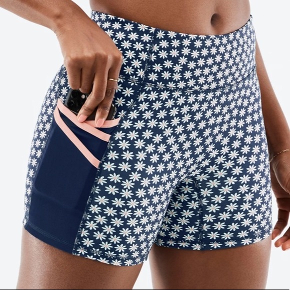 Fabletics Size XXL Trinity Mid Rise Pocket Short 5" NWT - Picture 3 of 10